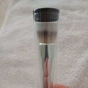 *Brand-New* iT Cosmetics Heavenly Flat Top Round Stippling/Buffig Make-Up brush